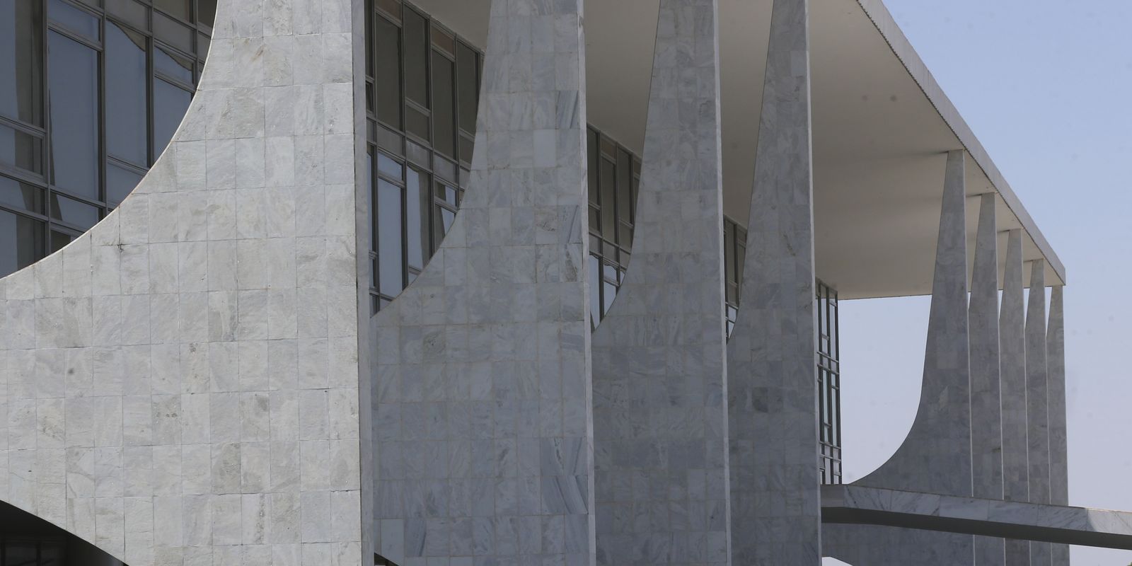 Governo brasileiro inicia processo de reciprocidade contra tarifas dos Estados Unidos
