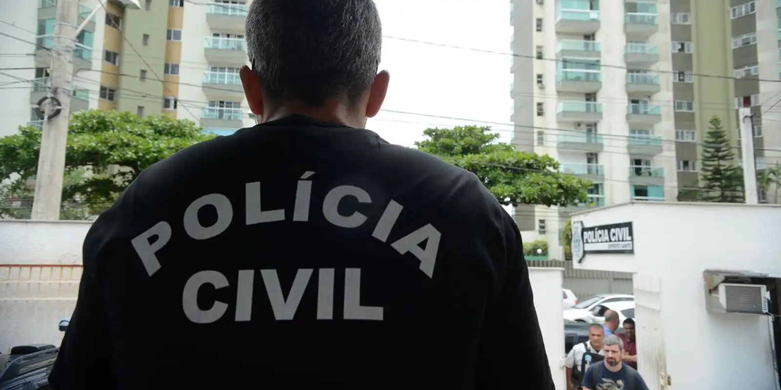Operação mira lavagem de dinheiro do Comando Vermelho em clube e pousada no Rio