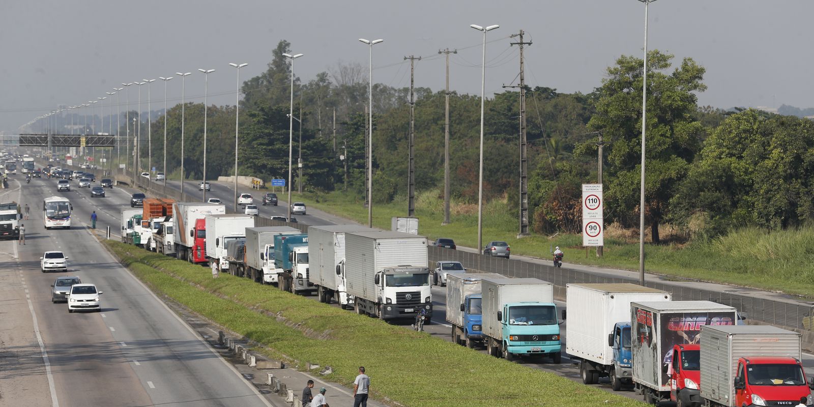 Nova lei de transporte rodoviário garante piso mínimo do frete e reforça fiscalização