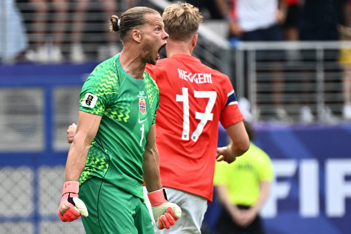 Goleiro Ørjan Nyland acerta retorno ao RB Leipzig após sair do Sevilla