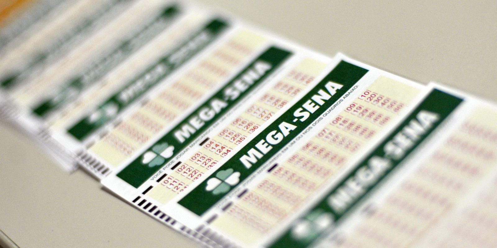 Mega-Sena acumulada promete pagar prêmio de R$ 100 milhões neste domingo