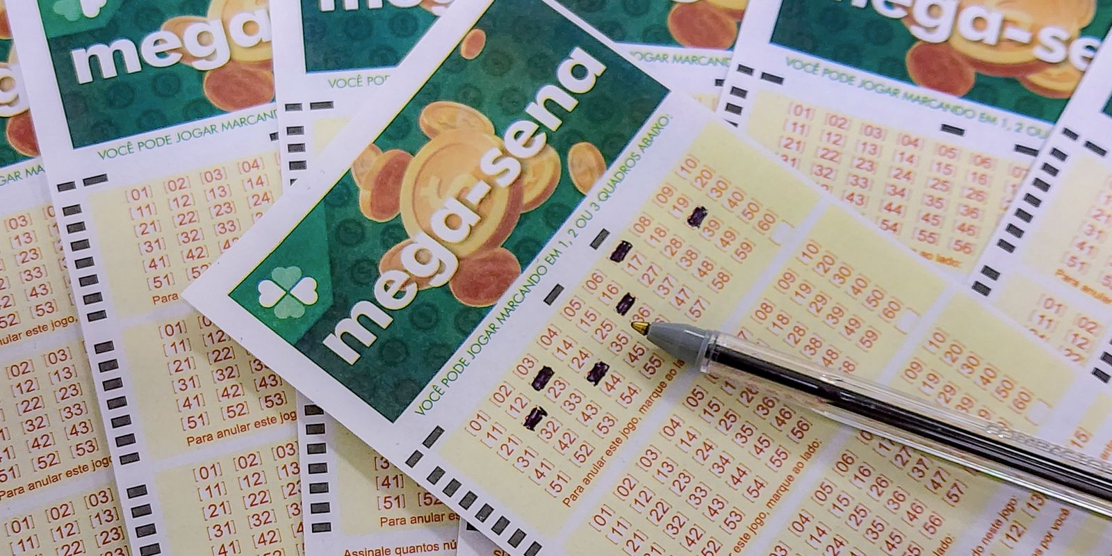 Mega-Sena acumulada chega a R$ 135 milhões após ninguém acertar as seis dezenas