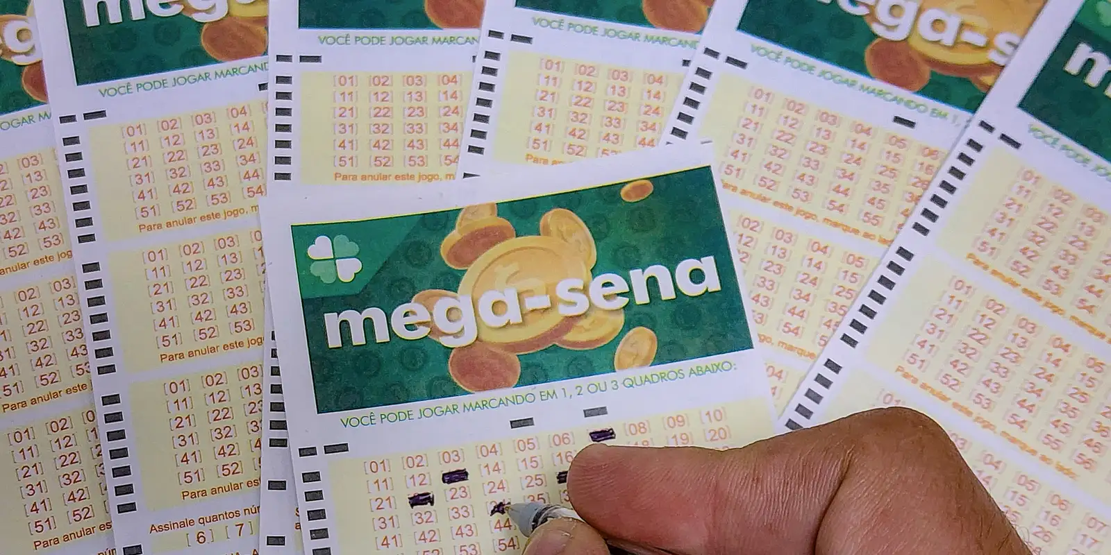 Mega-Sena acumulada atinge R$ 30 milhões após ninguém acertar as seis dezenas