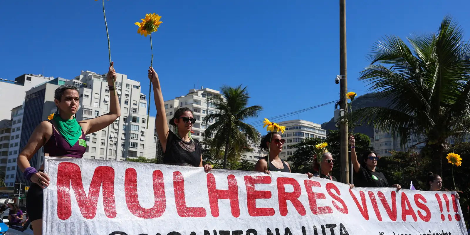 Manifestantes vão às ruas para pressionar pela votação do PL da Misoginia