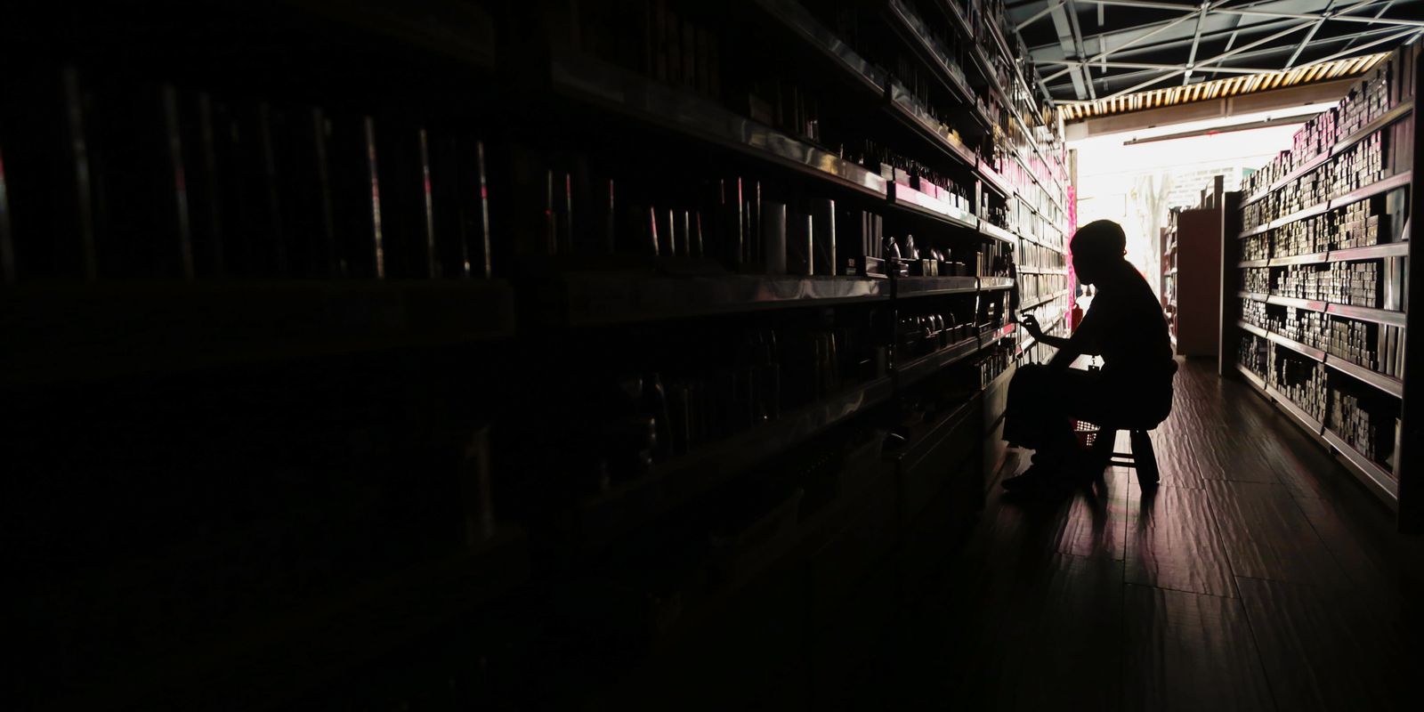 Procon-RJ orienta consumidor sobre ressarcimento por falta de luz
