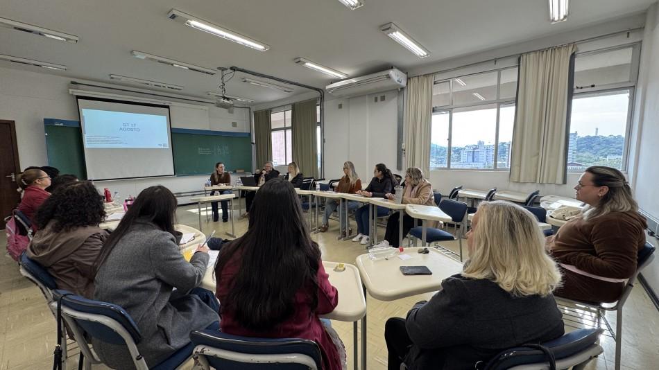 Professores da rede municipal passam por formação focada na alfabetização