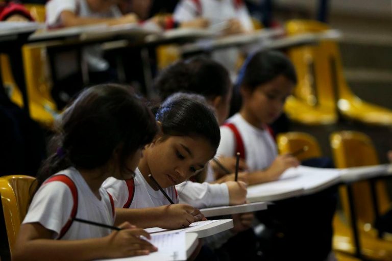 Proposta na Câmara prevê oferta de coletores menstruais em programa social