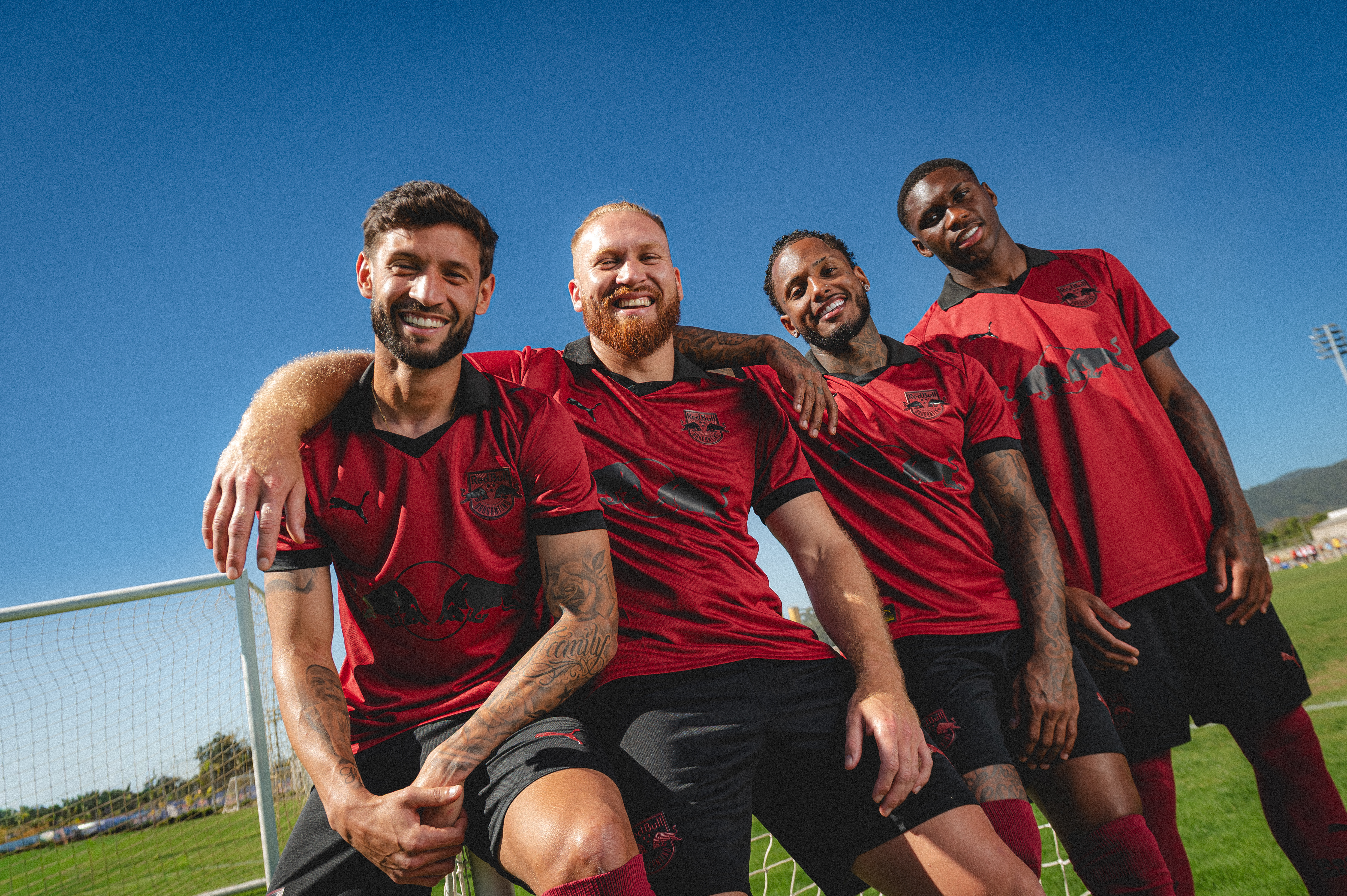 Puma e clube lançam novo uniforme do Red Bull Bragantino em homenagem à base