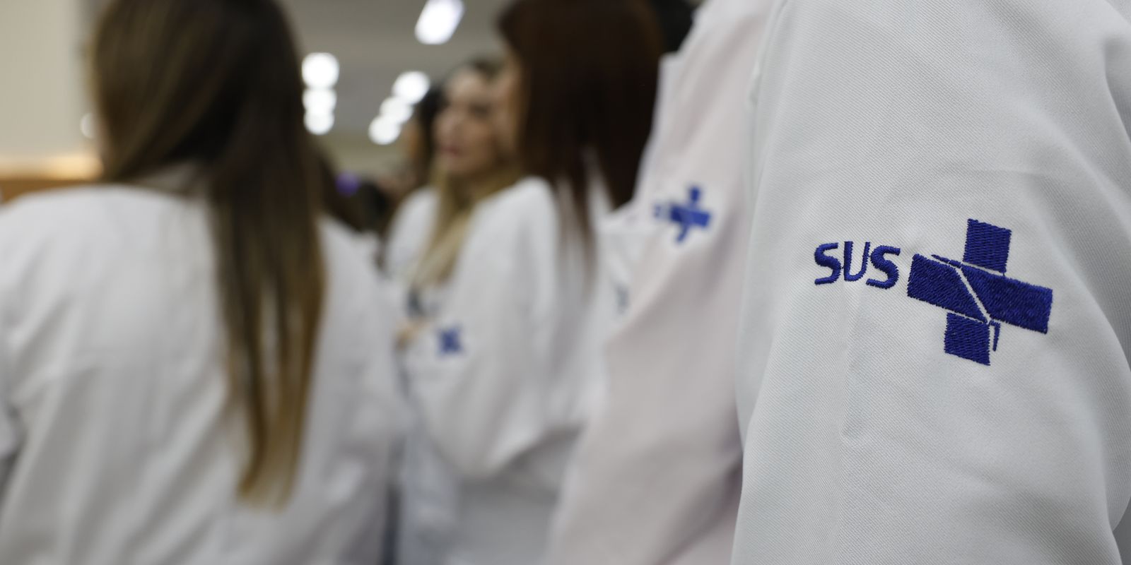 Mais médicos especialistas: governo estende contratos no SUS até 2027