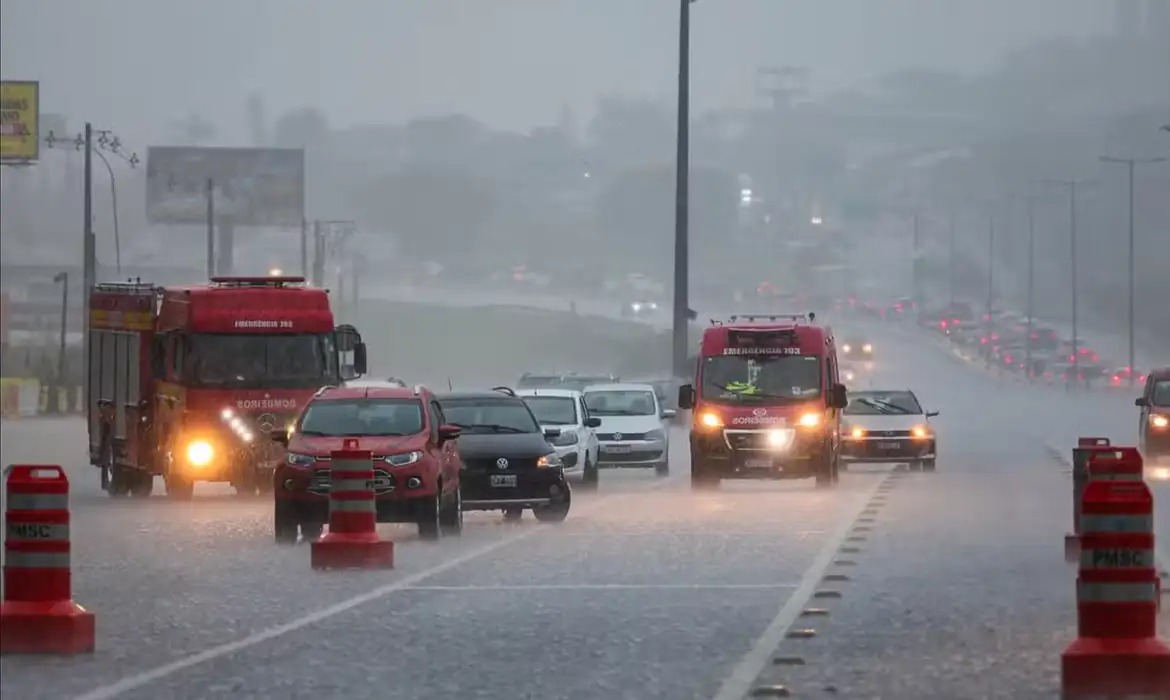 SC terá sábado de temporais severos; veja as áreas de risco