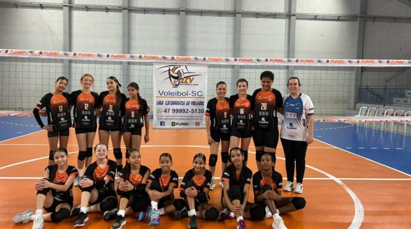 Times de voleibol de Gaspar conquistam dois vice-campeonatos na Copa Furbo neste sábado (8) 