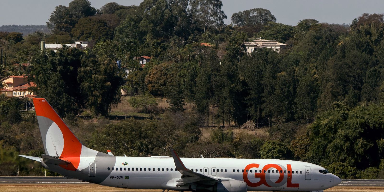 Avião da GOL realiza pouso de emergência após decolar em Goiânia