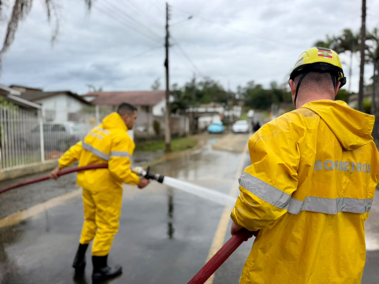 Bombeiros reforçam limpeza após chuvas em Criciúma