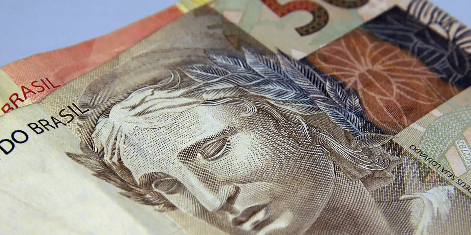 Saques na poupança superam depósitos e chegam a R$ 10,5 bilhões em agosto