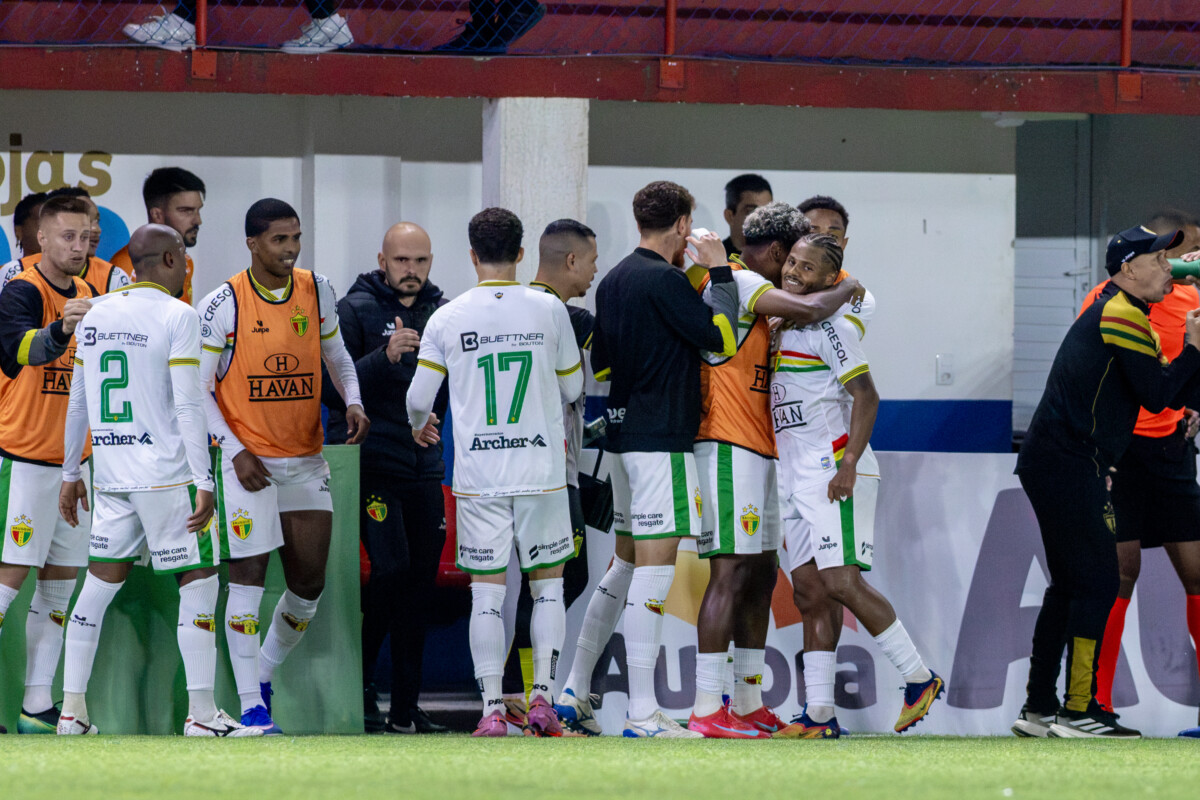 Brusque fica atrás do placar duas vezes mas busca empate no Augusto Bauer pelo quadrangular do acesso