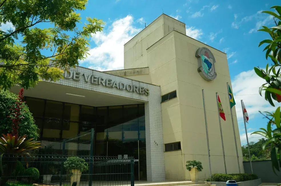 CÂMARA DE INDAIAL VIRA PALCO DE INFANTILIDADE: Imaturidade de vereador da base gera tumulto e escancara apadrinhamento político na Prefeitura