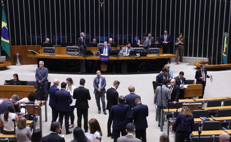 Câmara pode votar MP que zera imposto de compras internacionais de até 50 dólares