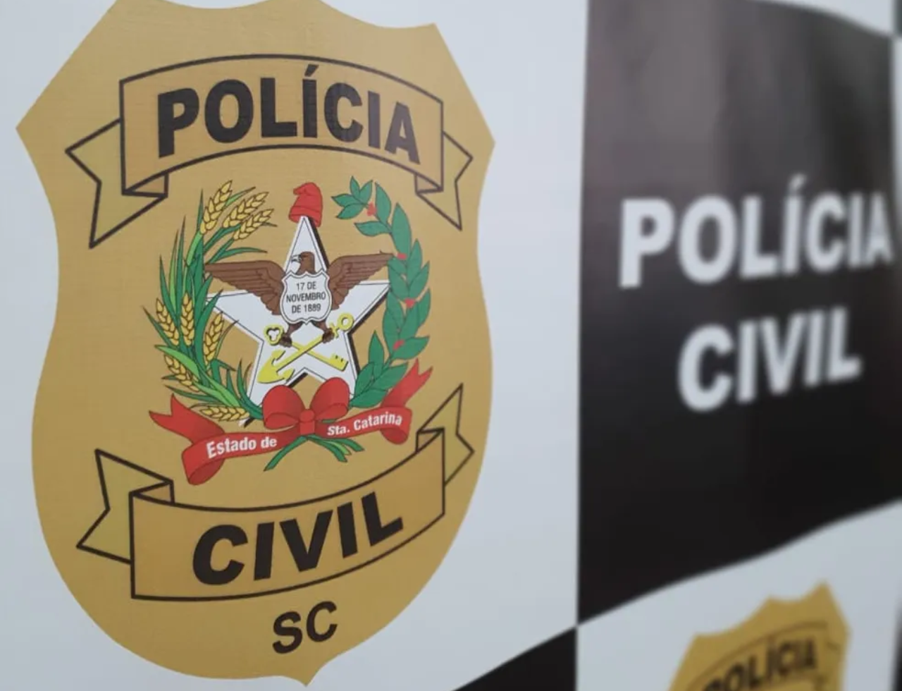Casal é preso suspeito de morte após encontro marcado pela internet