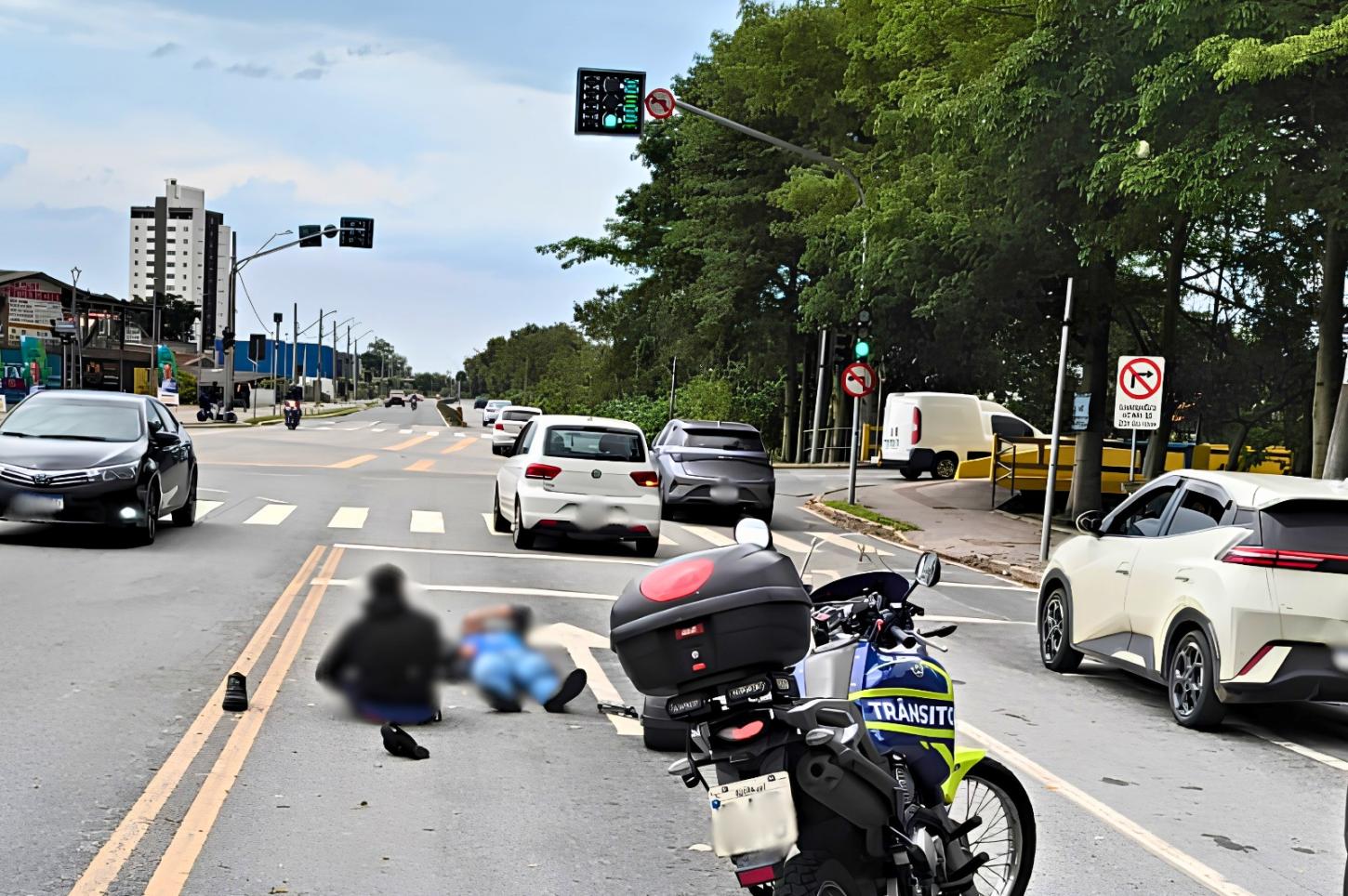 Codetran atende sinistro de trânsito com vítimas envolvendo motocicleta e bicicleta na Av. Agostinho Alves Ramos