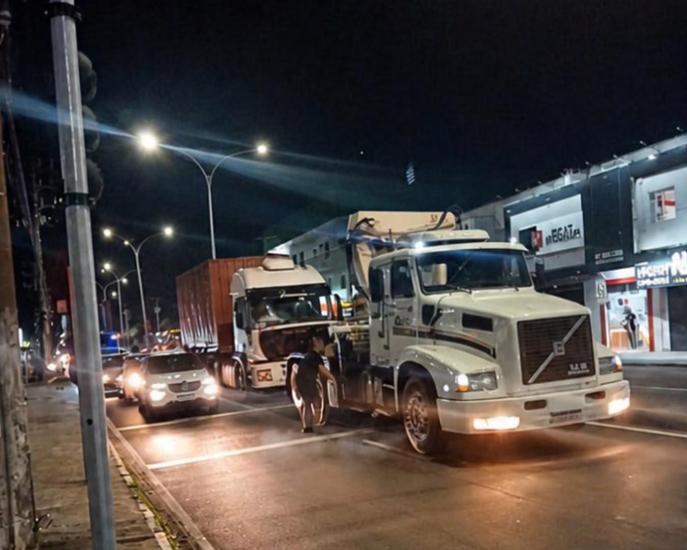Codetran atuou em ocorrência de caminhão em chamas na Rua Dr. Reinaldo Schmithausen