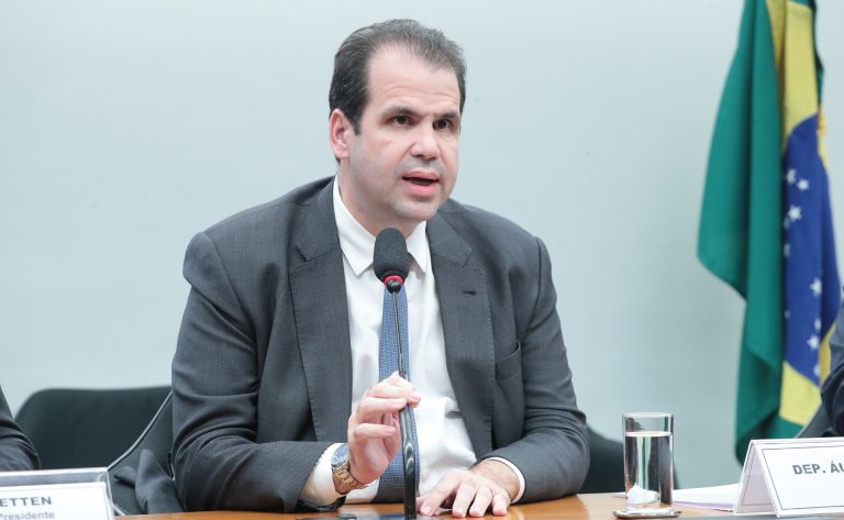 CCJ aprova desembarque fora do ponto de ônibus para grupos vulneráveis à noite