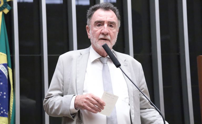 CCJ aprova proposta que estimula a visitação de órfãos a idosos