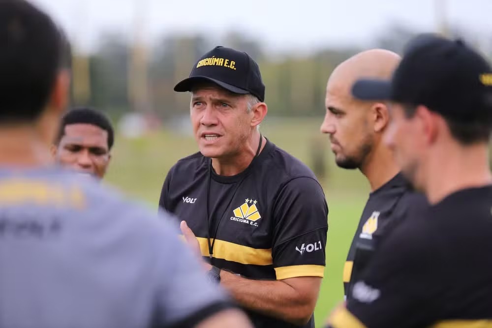 Criciúma bate o martelo sobre futuro de Eduardo Baptista