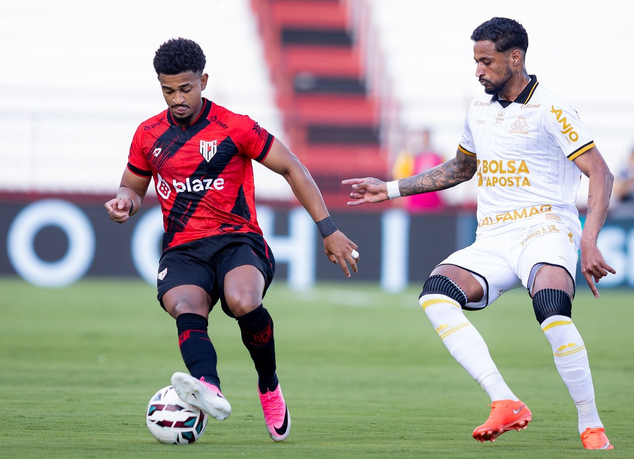 Criciúma é goleado pelo Atlético-GO e se afasta do G2 do Brasileirão da Série B