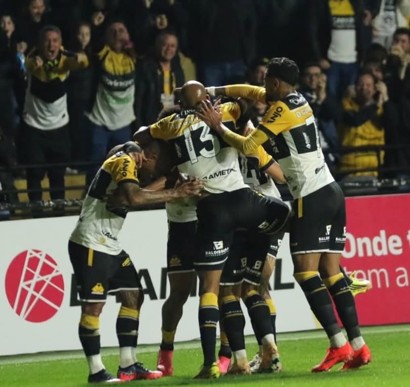 Criciúma vence Cuiabá e reassume liderança do Brasileirão da Série B