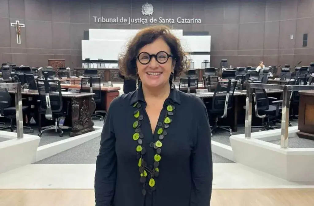 Desembargadora do TJ catarinense participa de obra sobre emergência climática
