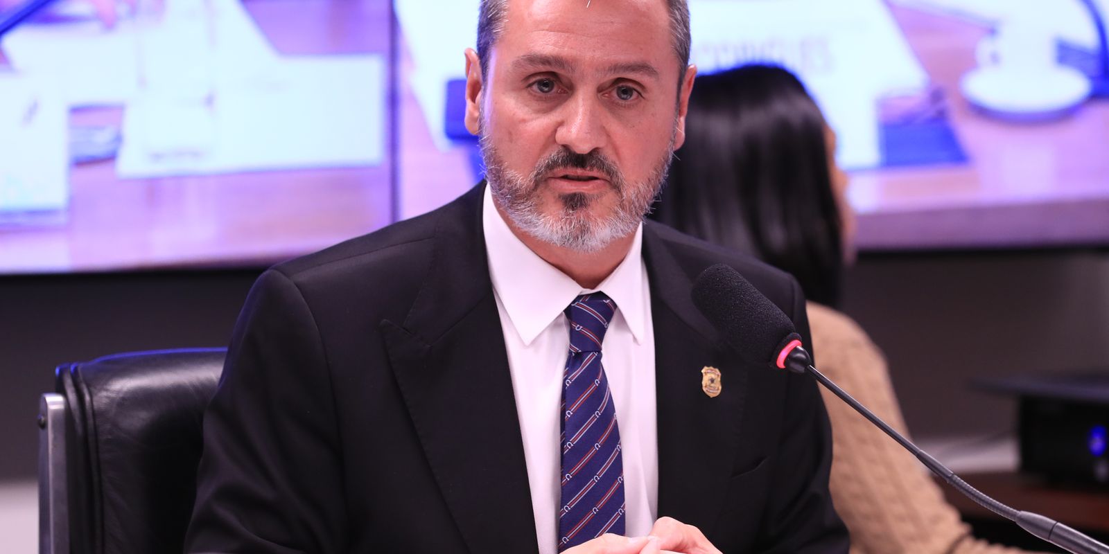 Dino reconduz o diretor-geral da Polícia Federal ao cargo após decisão