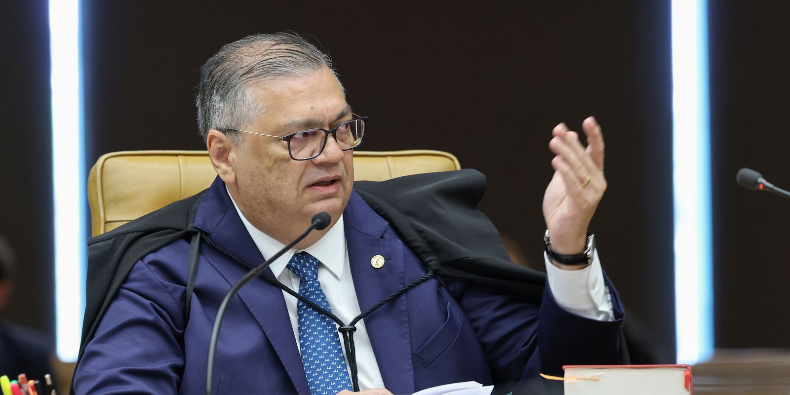 Flávio Dino aciona a Polícia Federal para investigar cemitérios em São Paulo