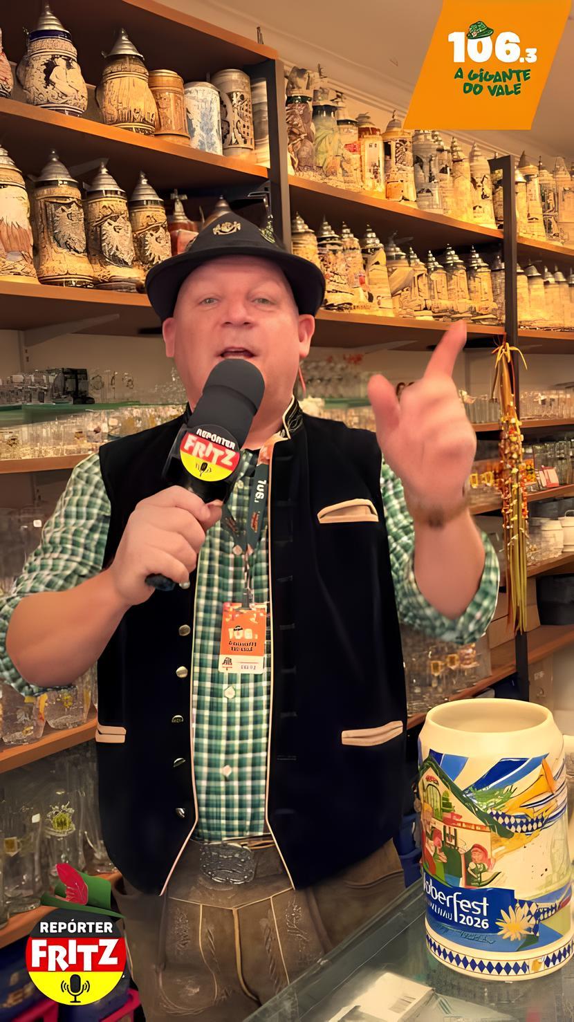 Do caneco de 1984 ao Muro de Berlim: Fritz revela relíquias da Oktoberfest de Blumenau