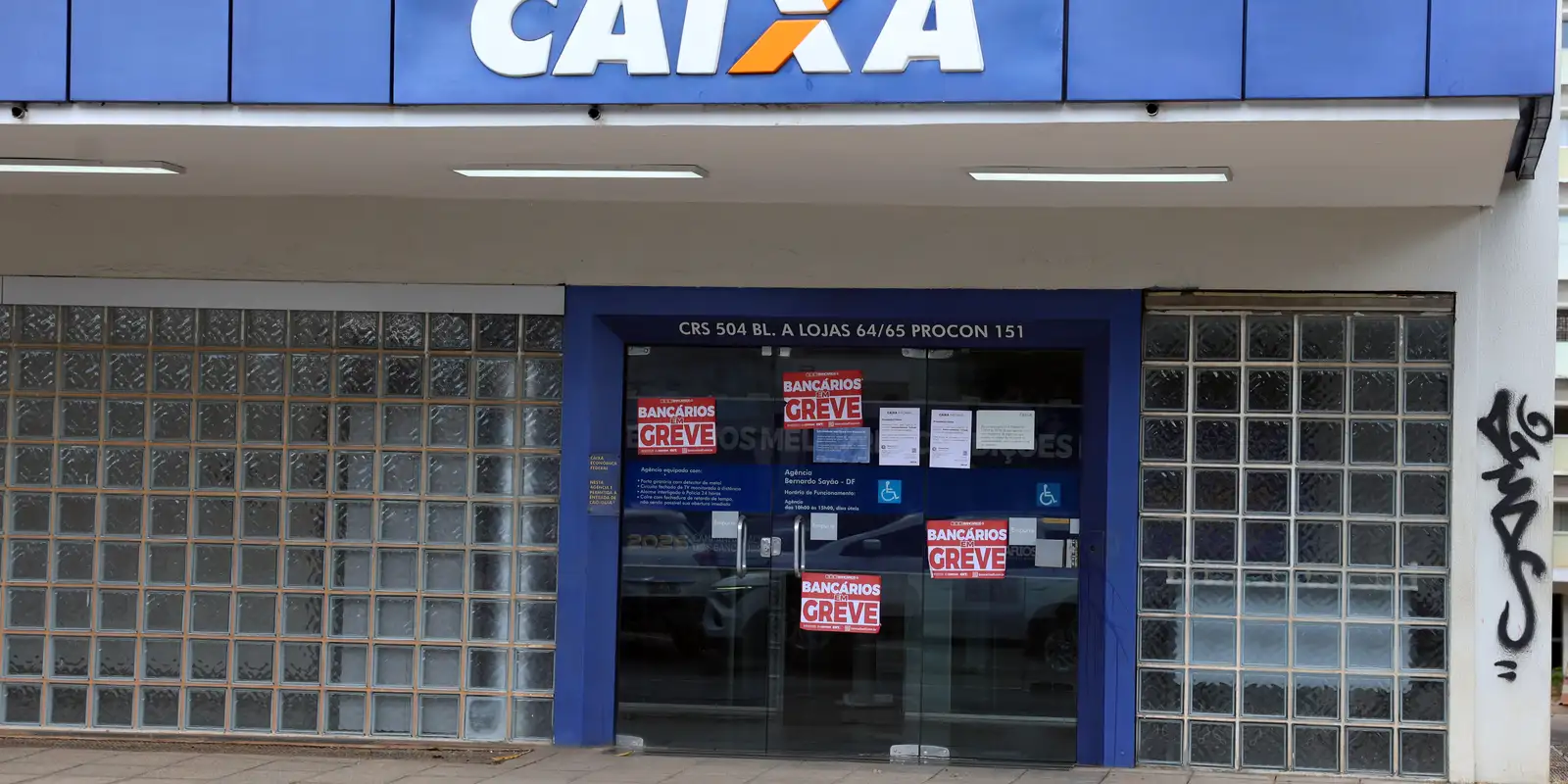 Empregados da Caixa rejeitam nova proposta e mantêm greve nacional