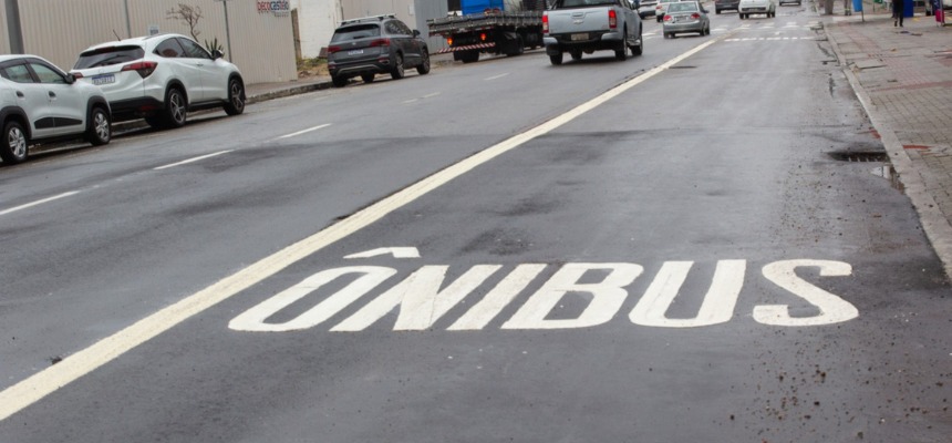 Faixa exclusiva reduz tempo de ônibus em São José