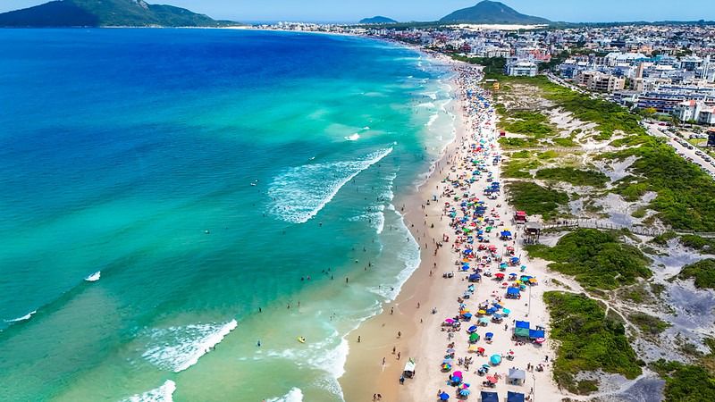 Florianópolis muda regras para disputar espaços nas praias