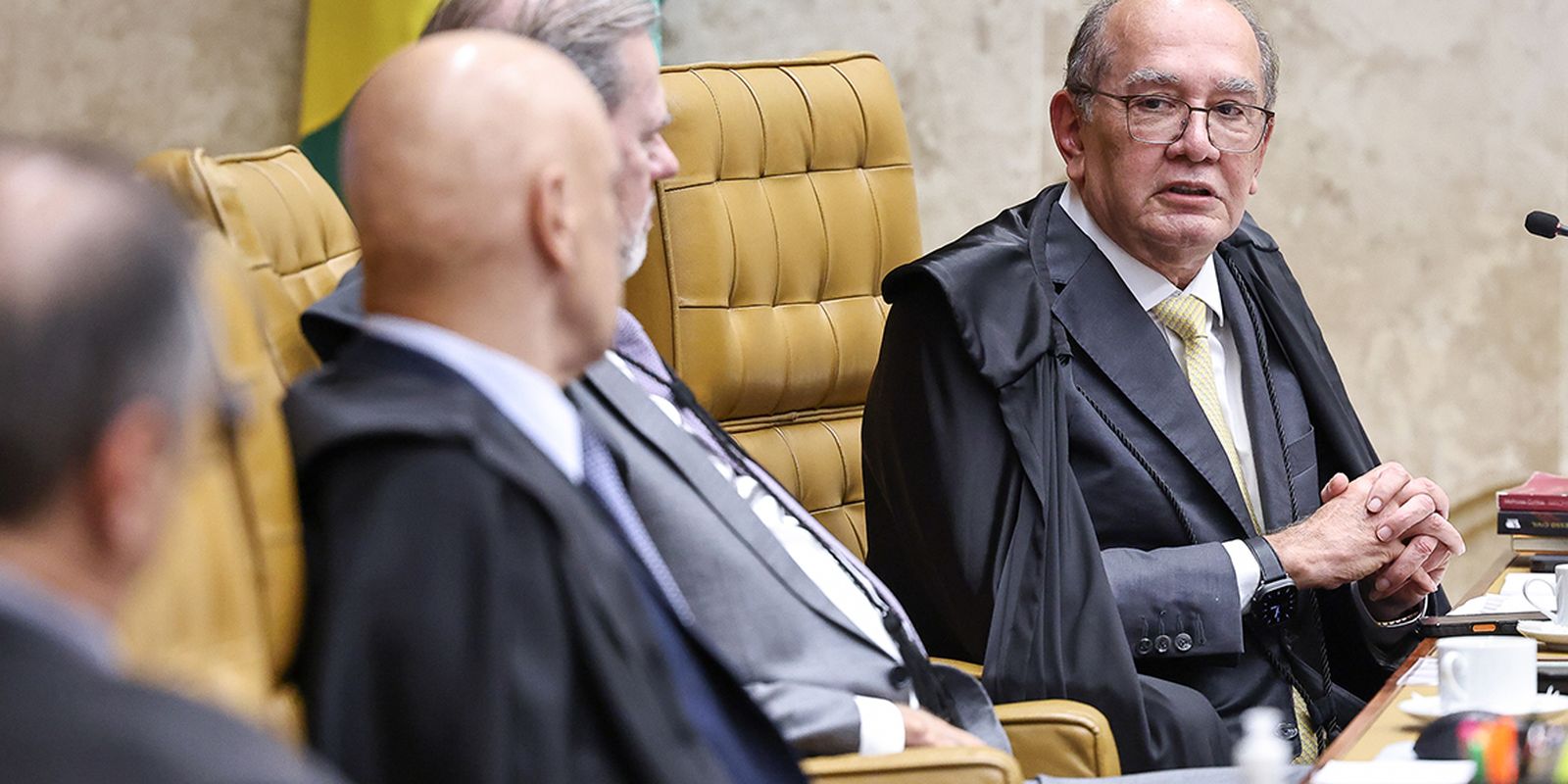 Gilmar Mendes exige acesso integral aos dados do celular de Vorcaro antes de sessão