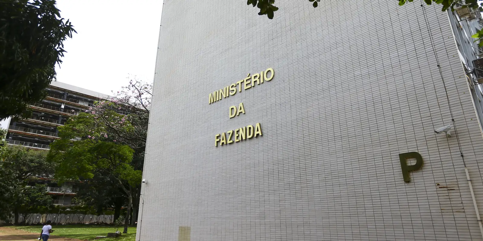 Fazenda reduz projeção para o crescimento do PIB em 2026 e 2027