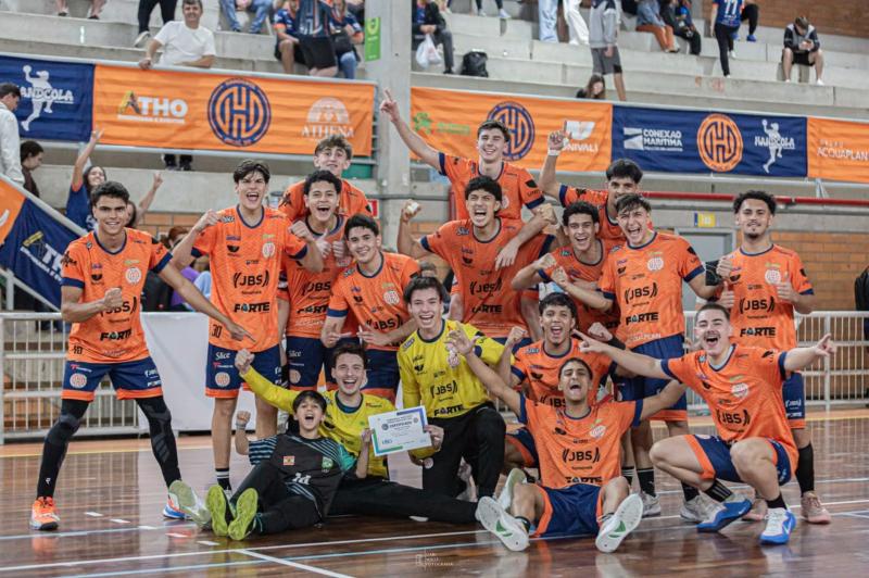 HANDEBOL DE ITAJAÍ AVANÇA ÀS QUARTAS DE FINAL DO CAMPEONATO BRASILEIRO JUVENIL