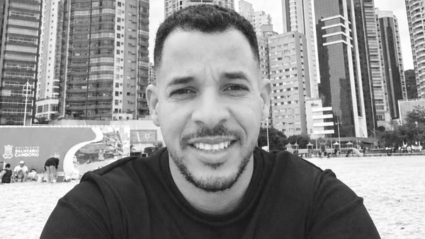 Homem baleado na cabeça na praia de BC morre no hospital