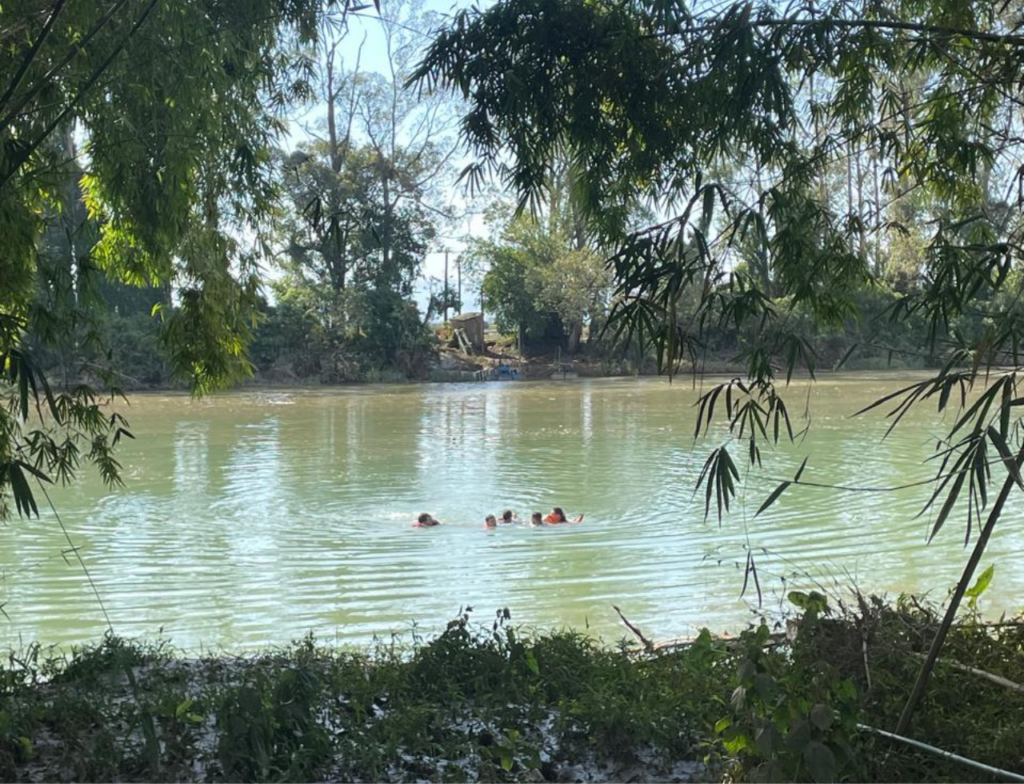 Homem é resgatado após entrar no Rio Araranguá