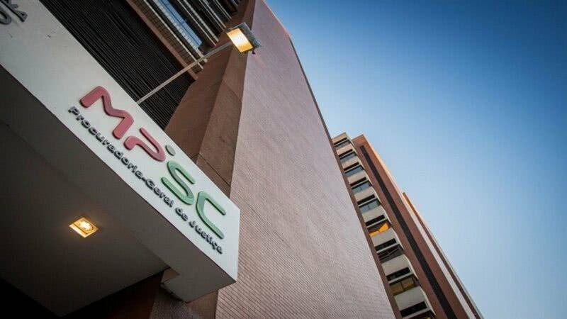 Homem foge de delegacia e tem prisão preventiva decretada em SC