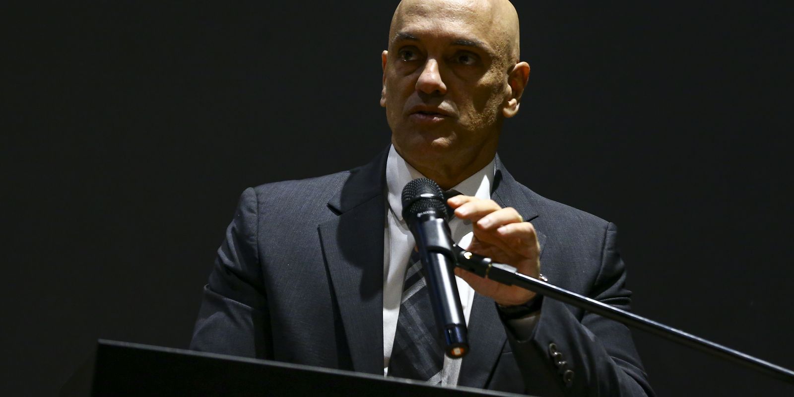 Alexandre de moraes define investigação do supremo tribunal federal como ilegal