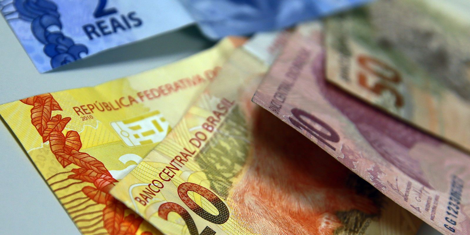 Juros do crédito para famílias sobem em agosto e inadimplência atinge 6%