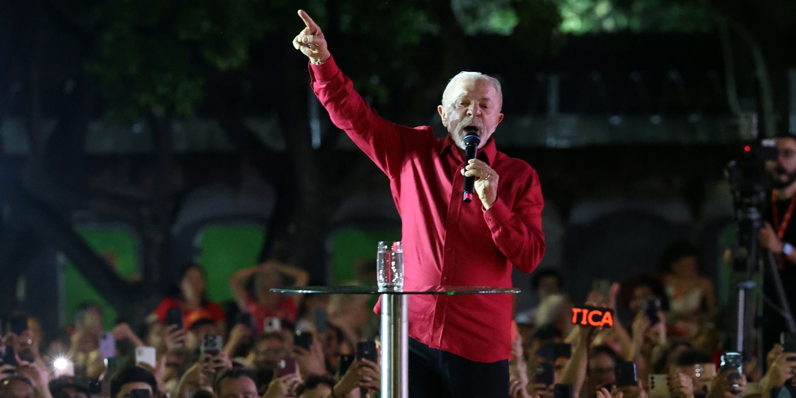 Plano de governo de Lula foca em salário mínimo e segurança pública