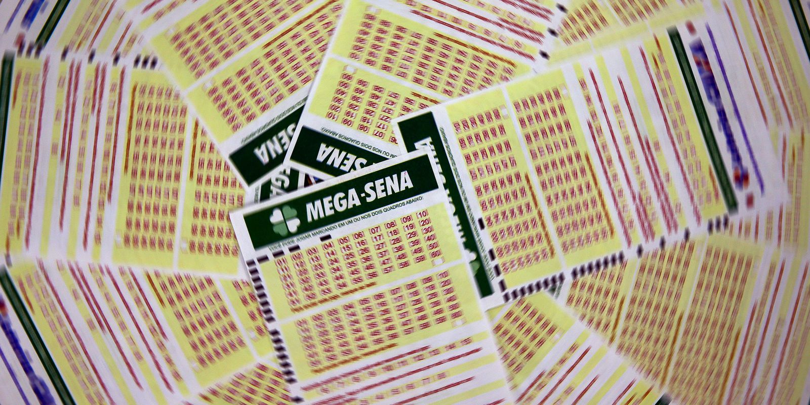 Mega-Sena acumula e prêmio dispara para R$ 102 milhões