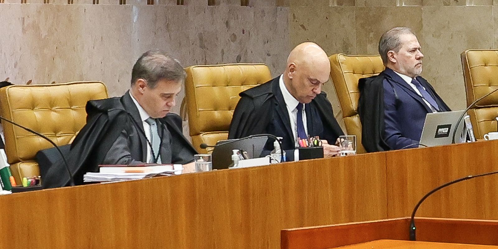 Supremo Tribunal Federal vive crise após acusação de Moraes contra Mendonça