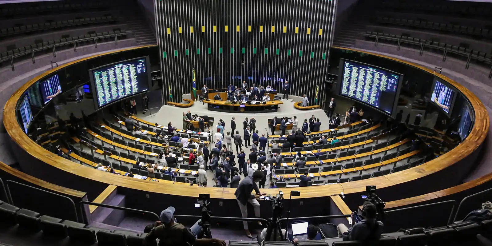 Câmara aprova MP que zera a taxa das blusinhas para compras de até 50 dólares
