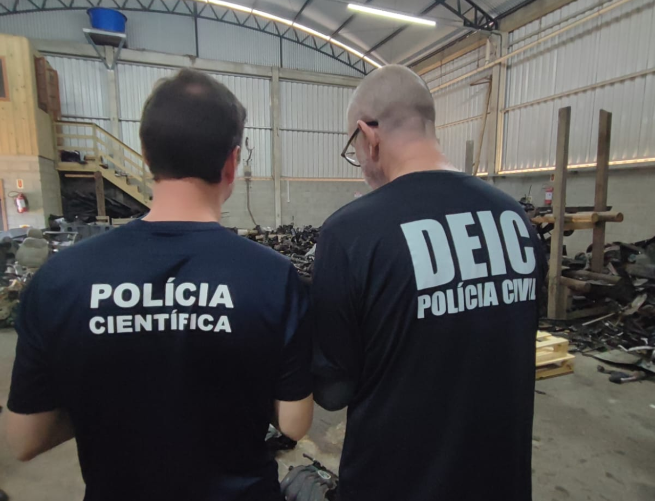 Operação apreende peças de 17 veículos e prende empresário em Tubarão