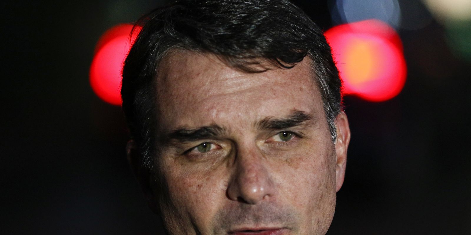 Polícia Federal aponta cobranças de Flávio Bolsonaro a Daniel Vorcaro por filme Dark Horse